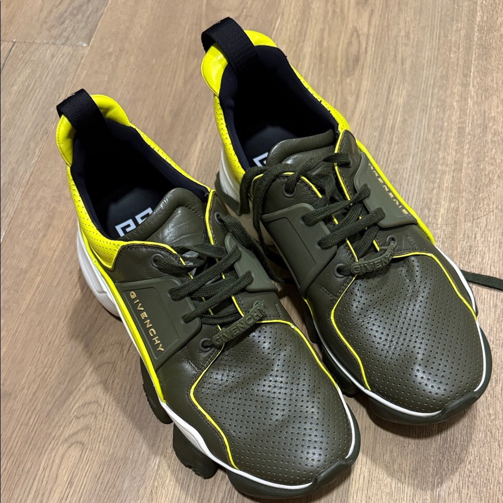 Givenchy men’s sneakers 
Perfect condition!size 43